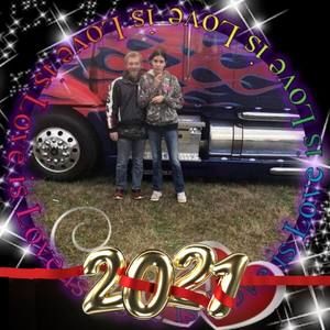 Meet your Posher, Larissa